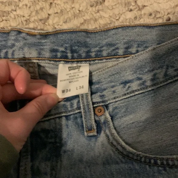 Cut off Levi shorts size 34 - Picture 2 of 8